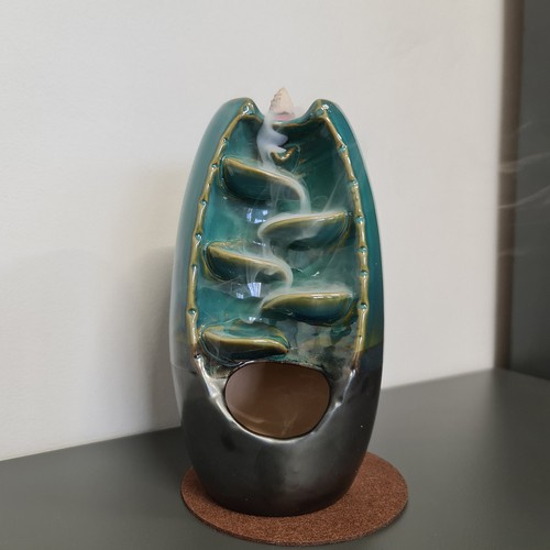 Keramický vonný krb s vodopádem zpětného proudění