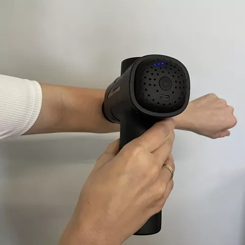 Masážní pistole s 8 masážními hroty